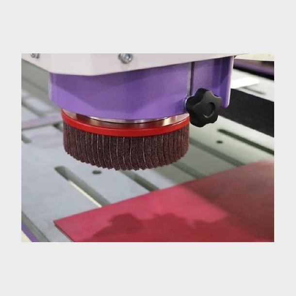 N004 - The LMD2500 is a long belt machine with a flexible abrasive belt that enables flat surface finishing