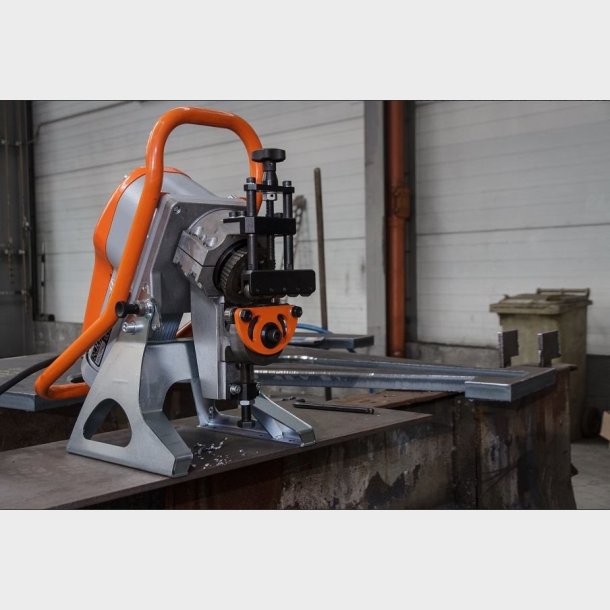 1922 - UZ12 Machine W/Ultralight KIT 30�+45� 400V, 50Hz BEVL1021