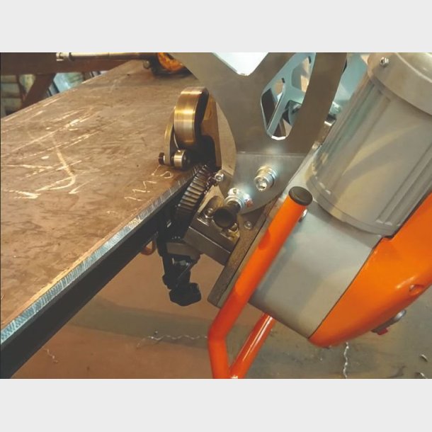 1922 - UZ12 Machine W/Ultralight KIT 30�+45� 400V, 50Hz BEVL1021